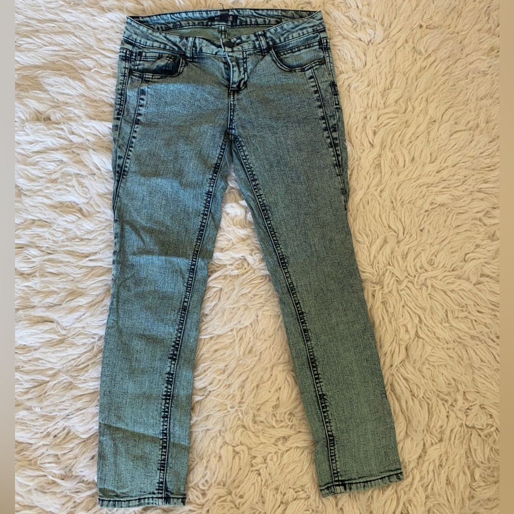 Capri distressed jeans